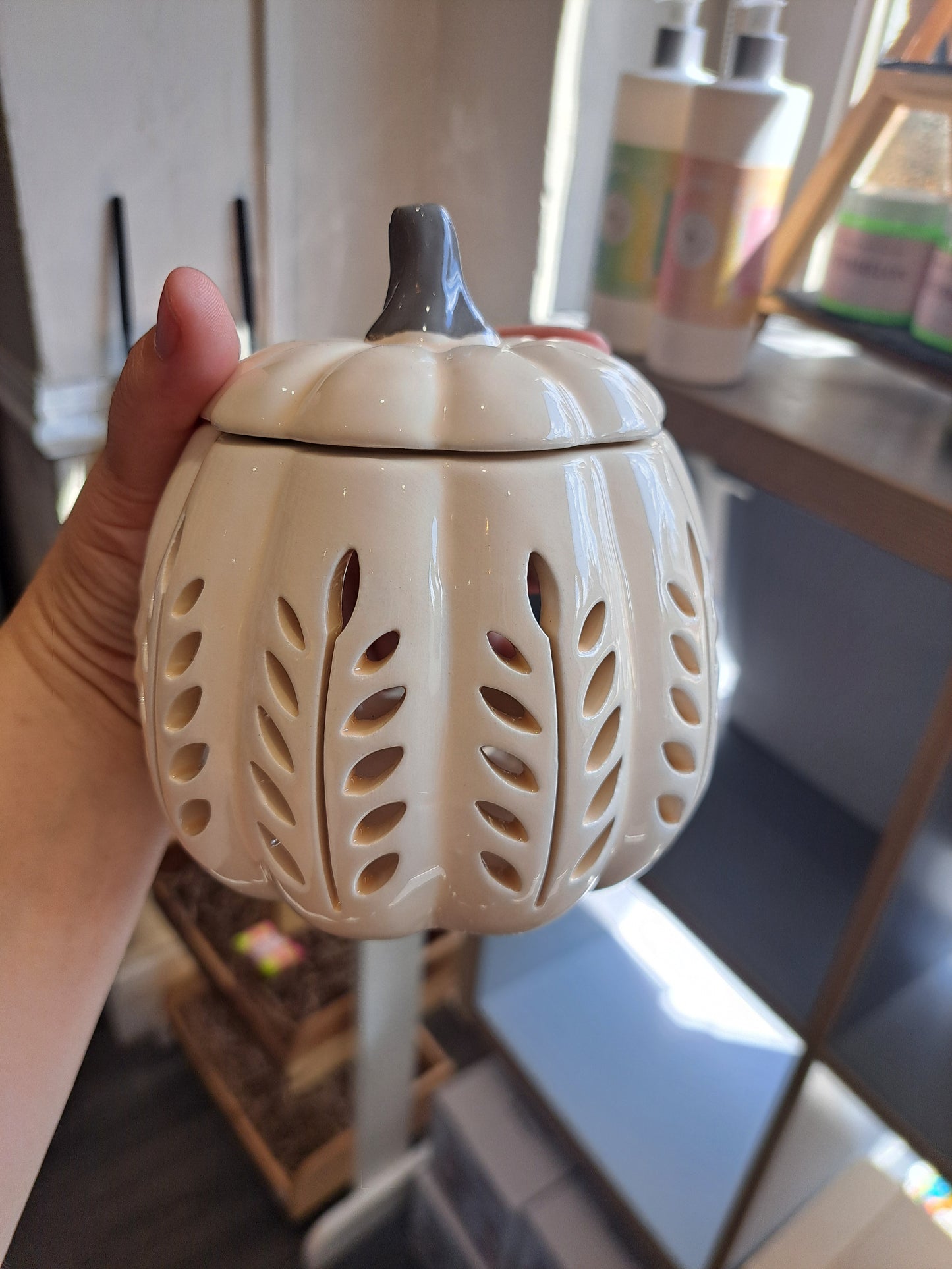 Cream pumpkin tealight burner